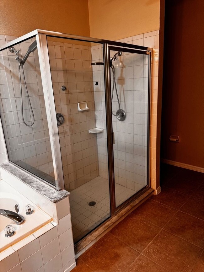 Building Photo - AVAILABLE NOW