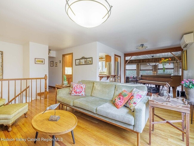 Building Photo - 10 Purdy Hollow Rd