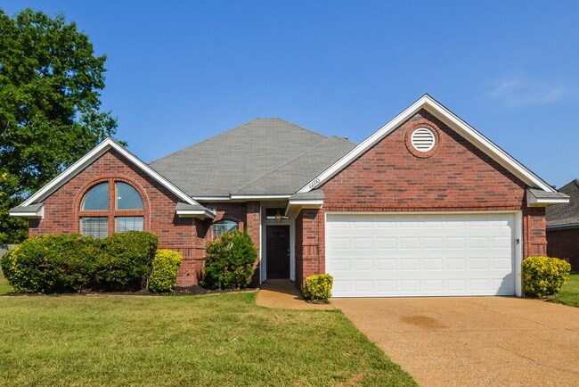 Building Photo - 6690 Autumn Wood Cove
