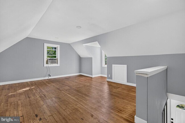 Building Photo - 109 White Horse Rd E