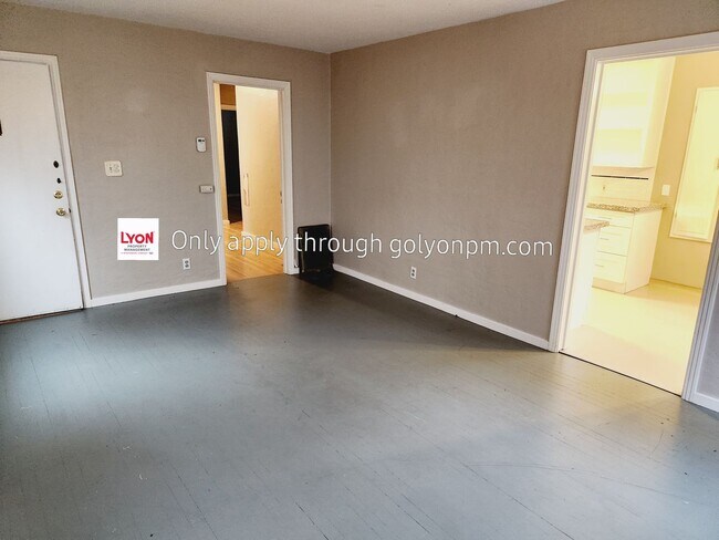 Building Photo - 936-940sa