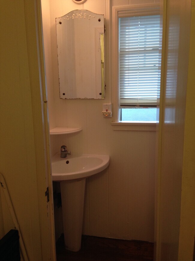 half bath - 420 2nd St