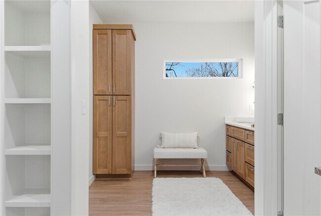 Building Photo - 567 S Blair Ave