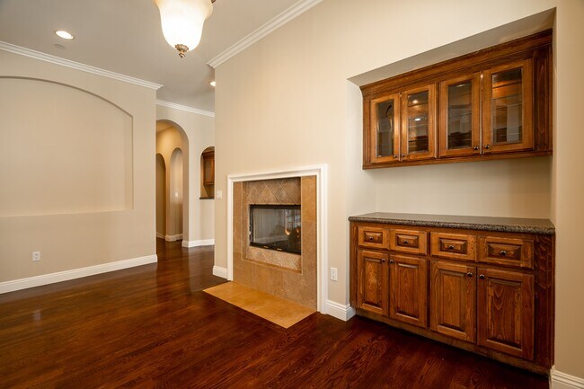 Building Photo - 3838 Tilden Ave
