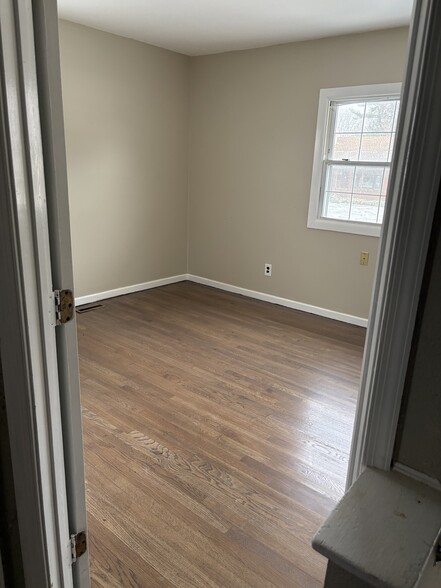 Building Photo - 8 Lynch Farm Dr