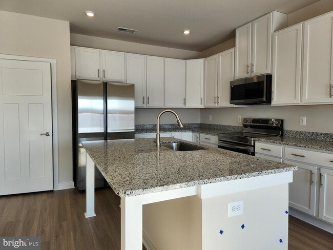 Building Photo - 327 Baker Dr