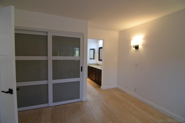 Building Photo - 2501 Navarra Dr