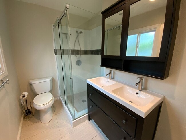 Building Photo - Spacious 3BD Home with Large Backyard, Quartz Counters & 2-Car Garage