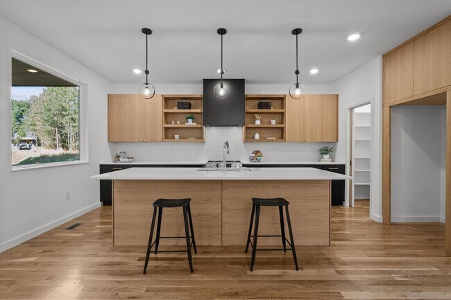 Building Photo - Stunning New Construction Home in the Hear...