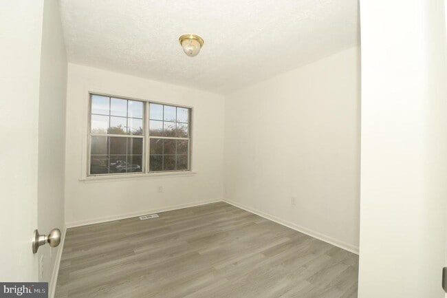 Building Photo - 8635 Union Pl