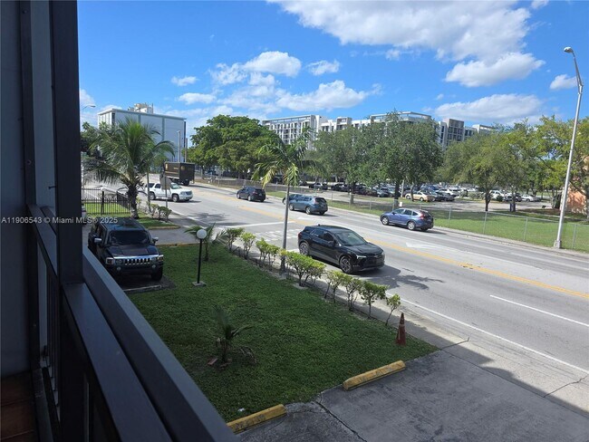 Building Photo - 1250 NE 125th St