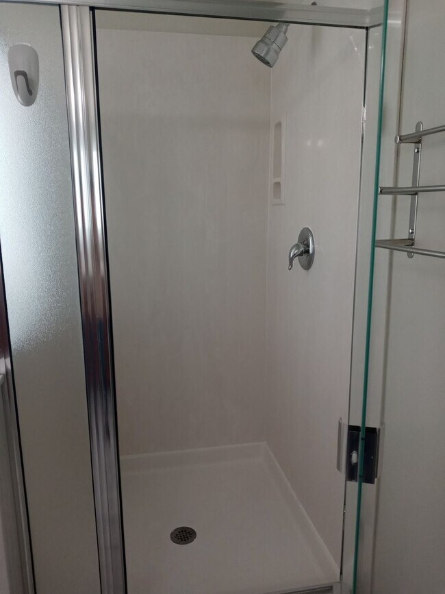 Building Photo - FOUR BEDROOMS!