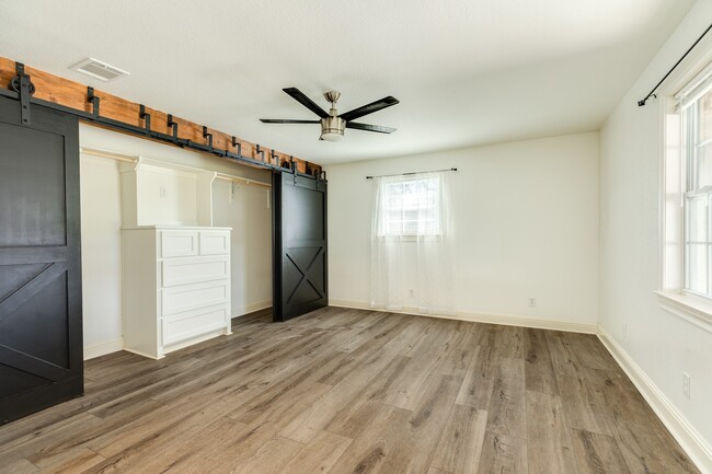 Building Photo - 1614 Avenue F