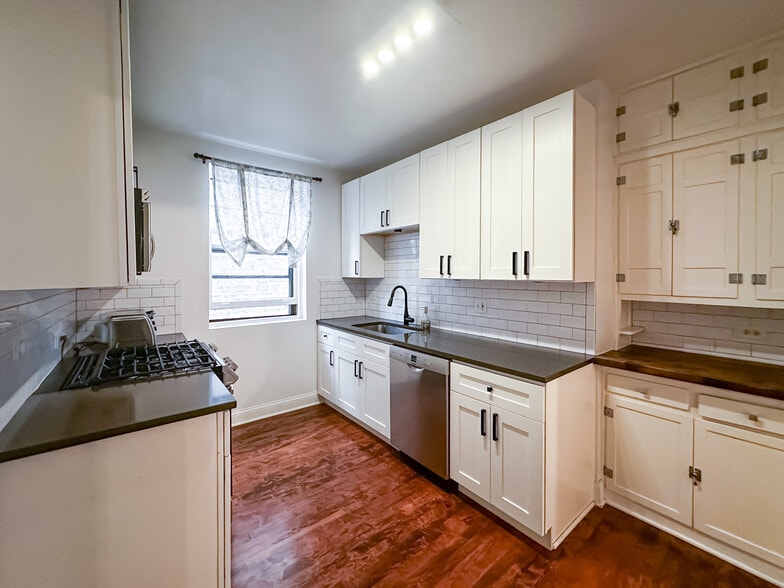Building Photo - 815A Forest Ave