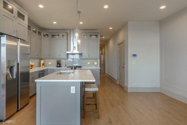 Building Photo - 4226 S Ellis Ave