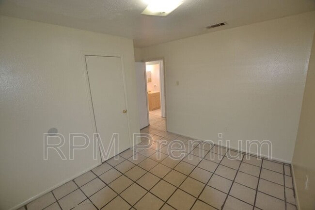 Building Photo - 12369 Palmyra Dr