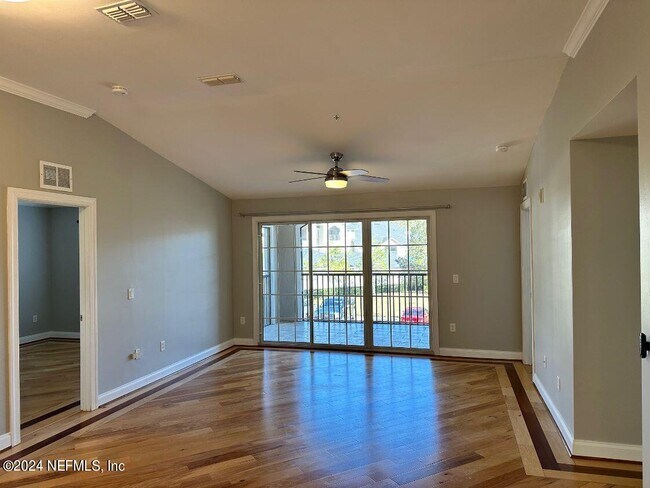 Building Photo - 155 Legendary Dr
