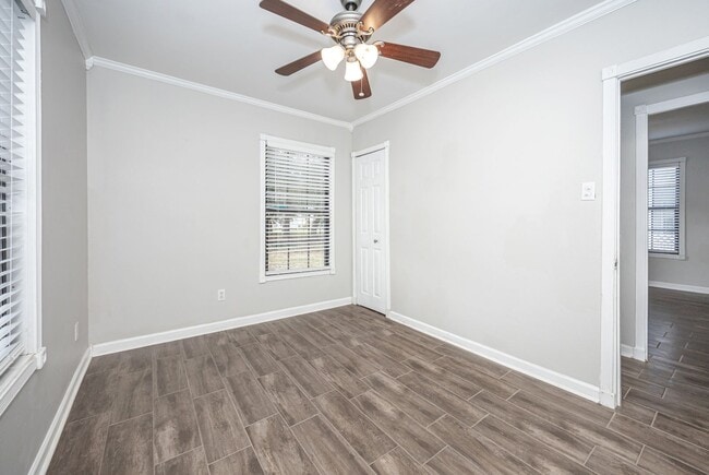 Building Photo - Adorable Updated Cottage in Pascagoula