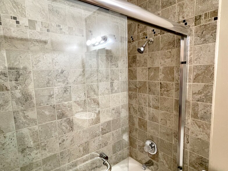 Building Photo - 1054 Dolores St