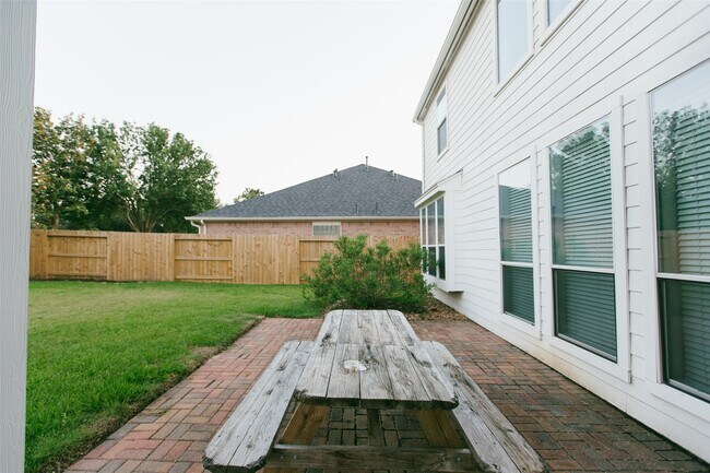 Building Photo - 20911 Avery Cove Ln