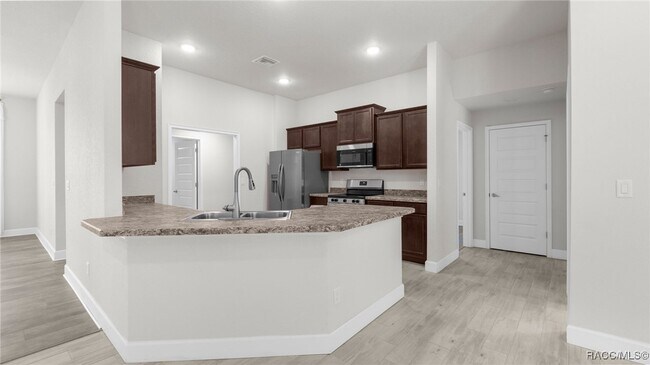 Building Photo - 23 Lone Pine St