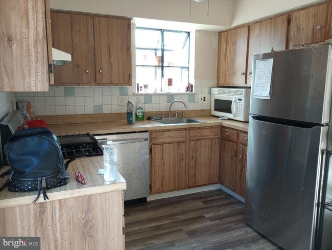 Primary Photo - 10 Maynard Dr