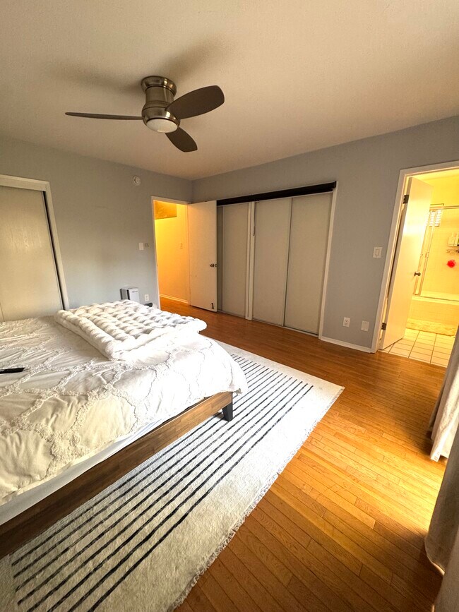 Primary bed en-suite - 33 Paloma Ave