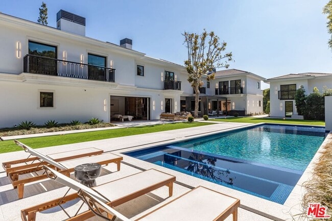 Building Photo - 927 Whittier Dr