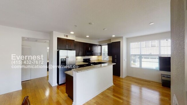 Building Photo - 2-Bedroom, 2-Bathroom Home in Prime Locati...