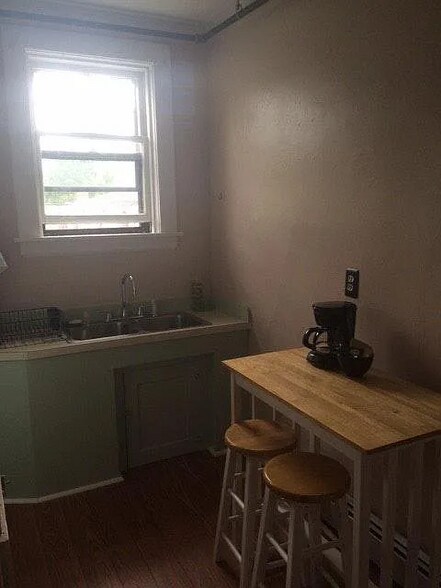 Building Photo - 182 Bowen St