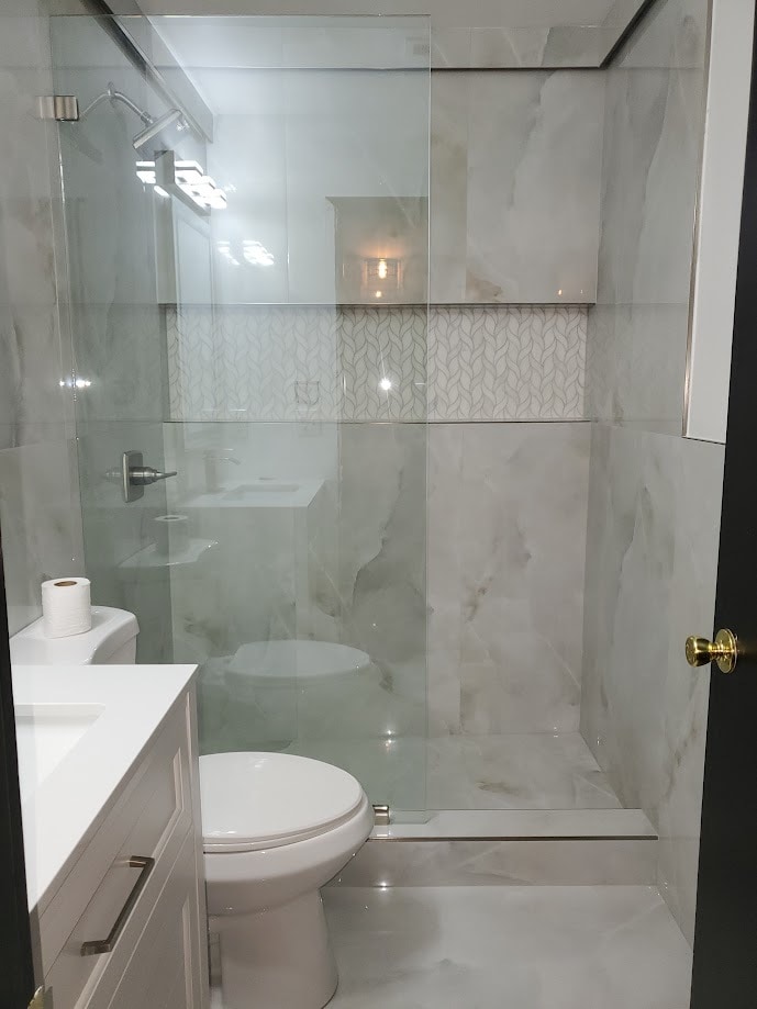 Walk-In Shower - 311 N 2nd St