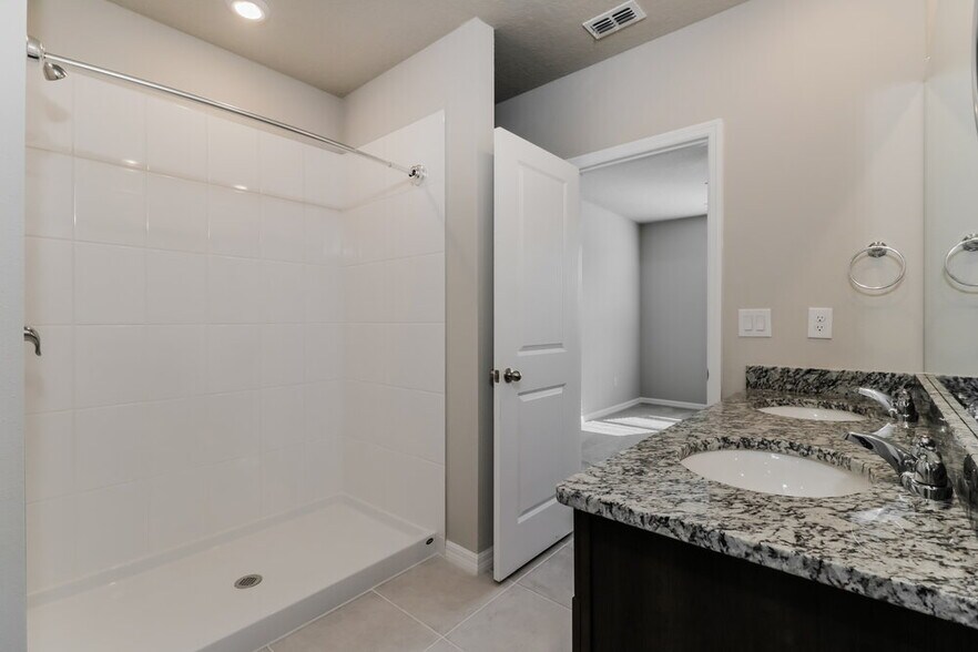 Building Photo - 39049 Harlow Rose Dr