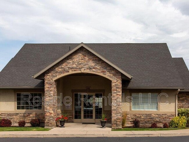 Building Photo - 1758 N 460 W