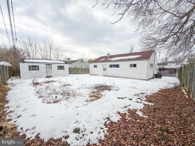 Building Photo - 17 Gene Ave