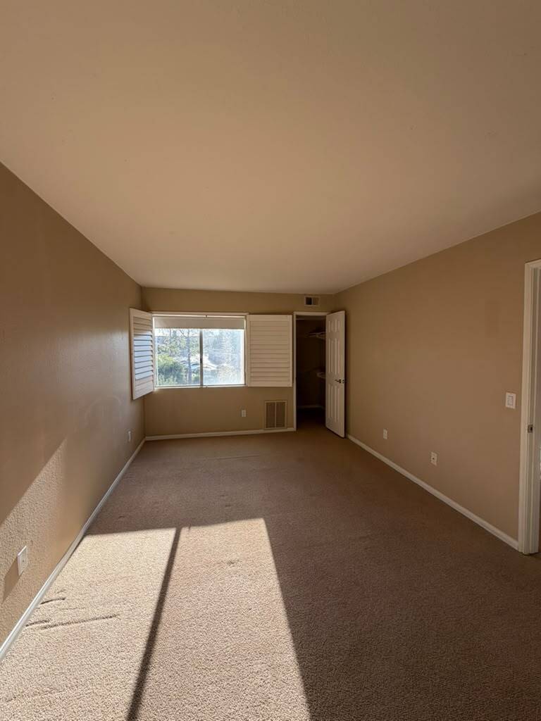 Building Photo - 7190 Shoreline Dr