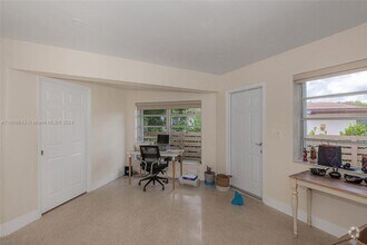 Building Photo - 3 bedroom in Miami FL 33023