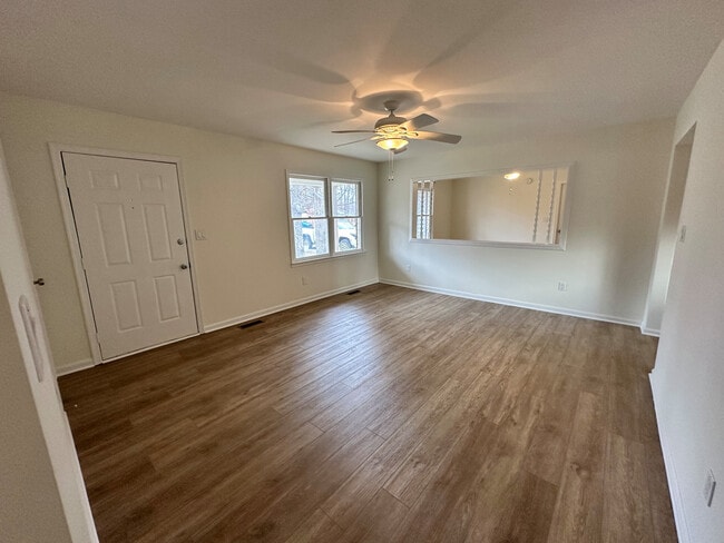 Building Photo - 310 Azalia Dr