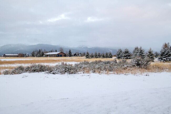 Building Photo - 3402 Alta Vista Dr
