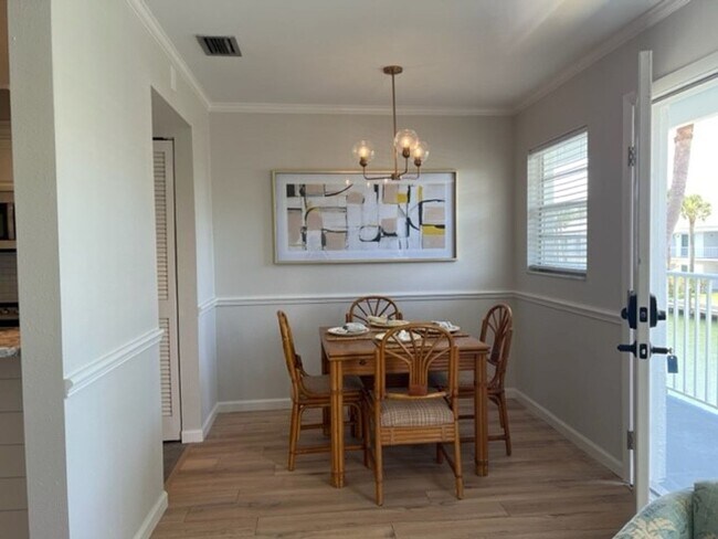 Building Photo - 1BR/1BA Newly Renovated Canal front Condo on Venice Island