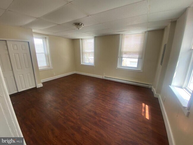 Building Photo - 432 N 64th St