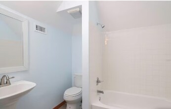 Building Photo - 735 E University Ave