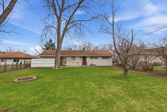 Building Photo - 5 Crescent Rd