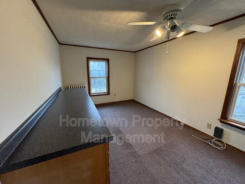 Building Photo - 430 Market St