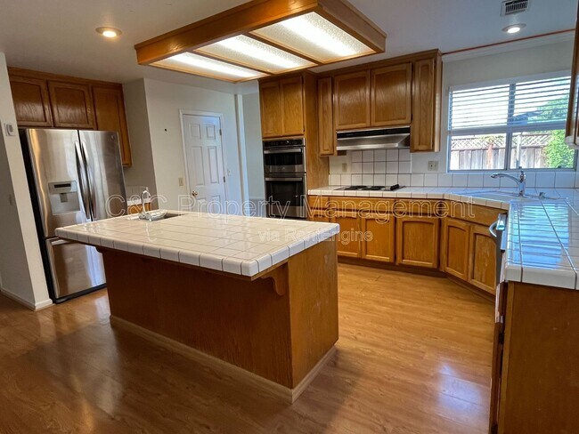 Building Photo - 440 Gianelli St