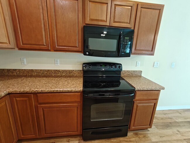 Building Photo - Charming & Modern 3-Bedroom Home with Brig...
