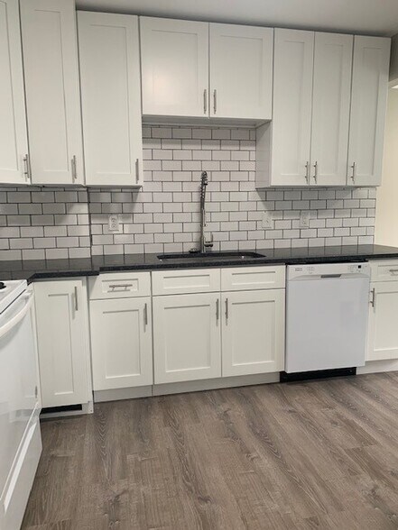 Building Photo - 4703 Sunset Ave