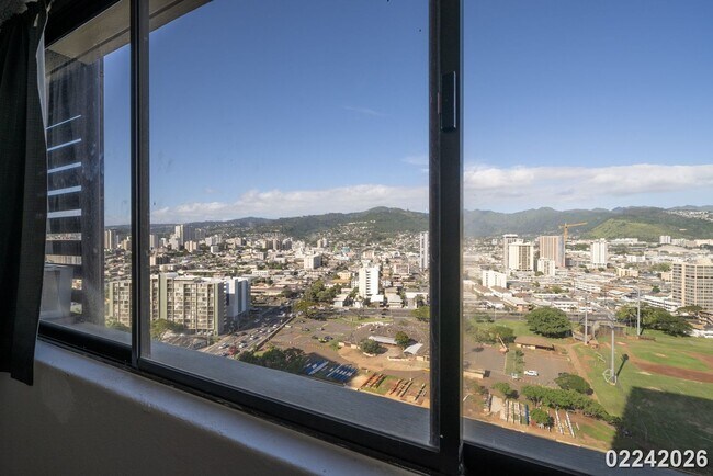 Building Photo - Studio in Hawaiian Monarch