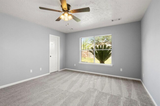 Building Photo - 6615 Broken Stone