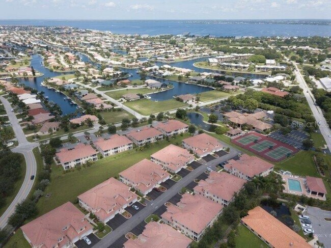 Building Photo - 240 West End Dr