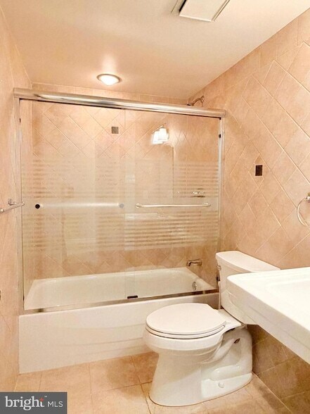 Building Photo - 201A Kelly Cove